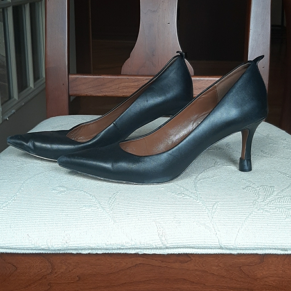 Coach Pumps